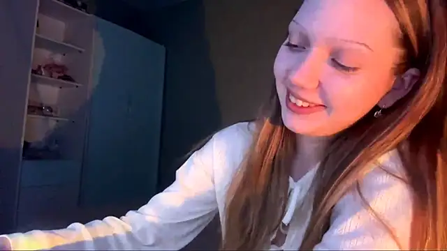 Snapshot of EmiIyKitty chatting on October 2025 08:33:01 PM EmiIyKitty online show from October 2025 08:33:01 PM
