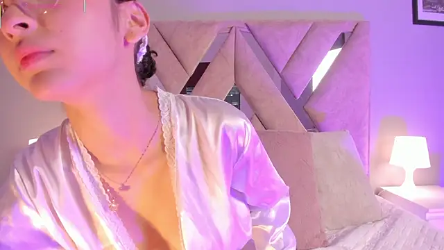 lyalee online show from November 2025 12:17:01 PM