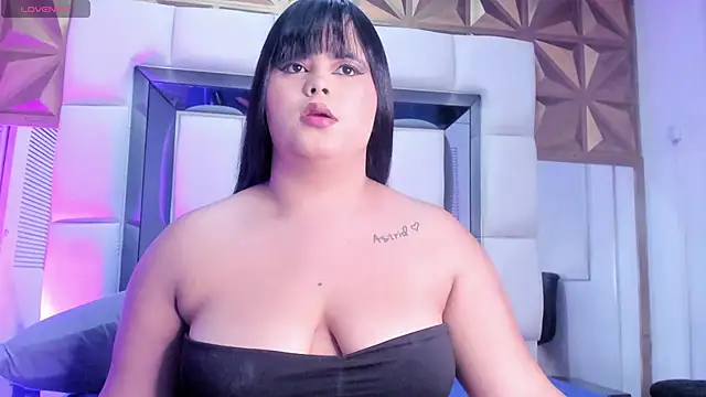 Snapshot of violet_milleer chatting on December 2025 07:13:01 PM violet milleer online show from December 2025 07:13:01 PM