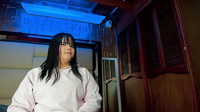 Snapshot of violet_milleer chatting on October 2025 12:17:02 PM violet milleer online show from October 2025 12:17:02 PM