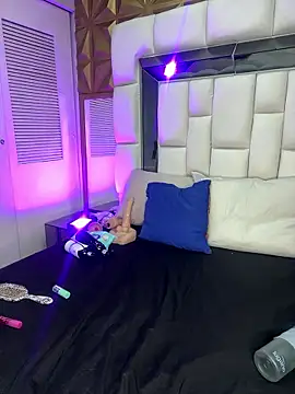 violet milleer online show from January 2026 07:50:02 PM