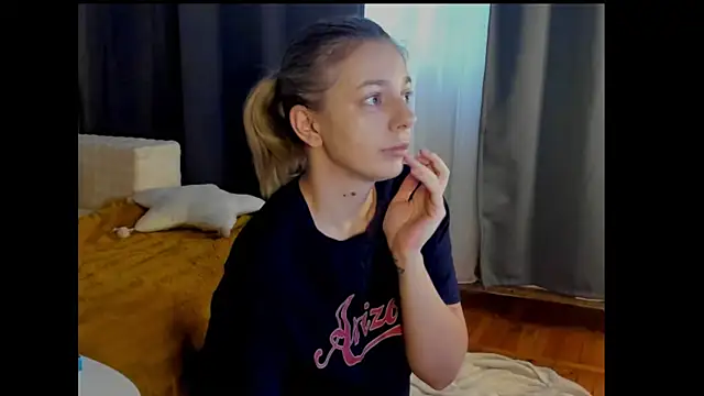 Snapshot of AnaLure chatting on October 2025 06:48:02 AM AnaLure online show from October 2025 06:48:02 AM