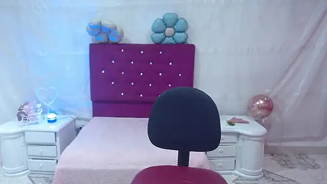 Snapshot of SaharaJohson chatting on October 2025 02:02:02 AM SaharaJohson online show from October 2025 02:02:02 AM