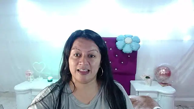 Snapshot of SaharaJohson chatting on October 2025 04:13:01 AM SaharaJohson online show from October 2025 04:13:01 AM