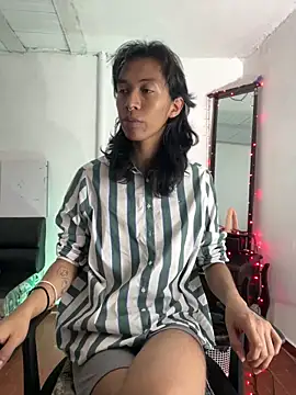 Snapshot of MadamLeRouge chatting on December 2025 03:14:02 PM MadamLeRouge online show from December 2025 03:14:02 PM