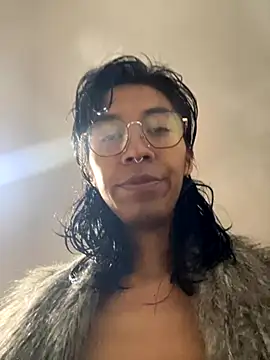 Snapshot of MadamLeRouge chatting on October 2025 10:11:01 PM MadamLeRouge online show from October 2025 10:11:01 PM