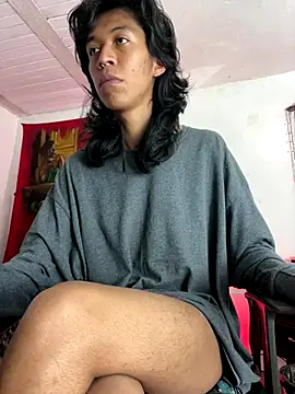 Snapshot of MadamLeRouge chatting on December 2025 10:21:02 PM MadamLeRouge online show from December 2025 10:21:02 PM