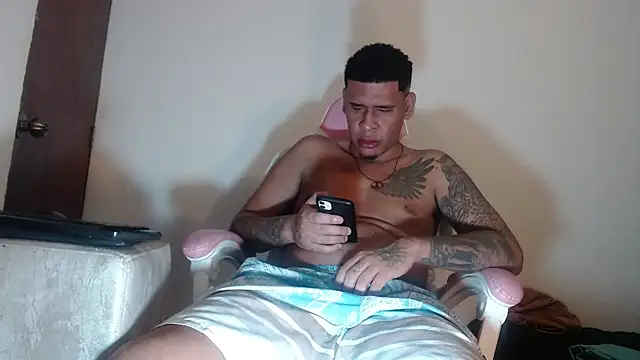 Snapshot of Adrew_fox chatting on October 2025 10:44:01 PM Adrew fox online show from October 2025 10:44:01 PM