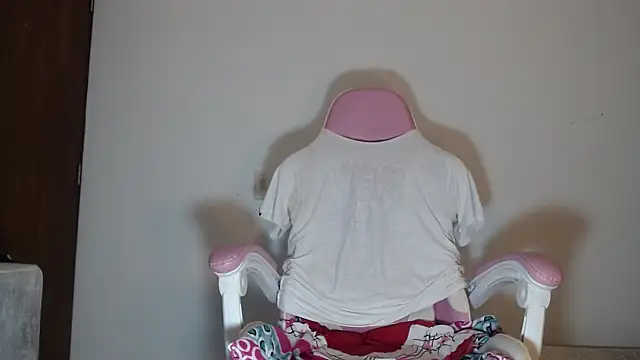 Snapshot of Adrew_fox chatting on November 2025 07:18:01 PM Adrew fox online show from November 2025 07:18:01 PM