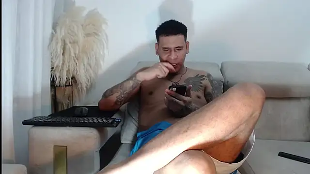 Snapshot of Adrew_fox chatting on December 2025 03:55:01 AM Adrew fox online show from December 2025 03:55:01 AM