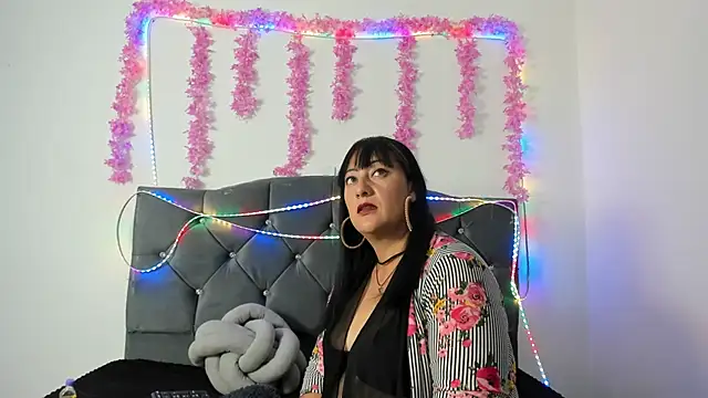 Sasha Smith4 online show from October 2025 08:45:01 PM
