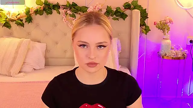 EllyLinn online show from March 2026 05:02:02 PM