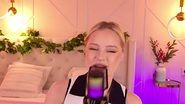 EllyLinn online show from March 2026 05:16:01 PM