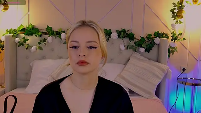 EllyLinn online show from April 2026 04:41:02 PM