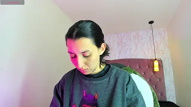 Snapshot of Iris__77 chatting on November 2025 01:15:01 PM Iris 77 online show from November 2025 01:15:01 PM