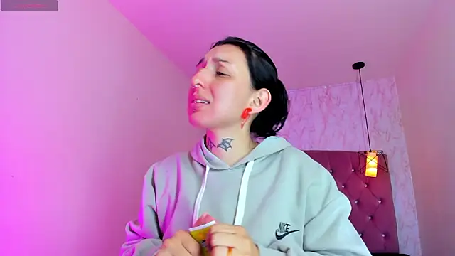 Snapshot of Iris__77 chatting on November 2025 11:35:02 AM Iris 77 online show from November 2025 11:35:02 AM