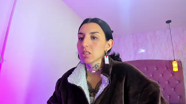 Snapshot of Iris__77 chatting on October 2025 05:23:01 PM Iris 77 online show from October 2025 05:23:01 PM