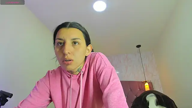 Snapshot of Iris__77 chatting on November 2025 07:17:02 PM Iris 77 online show from November 2025 07:17:02 PM