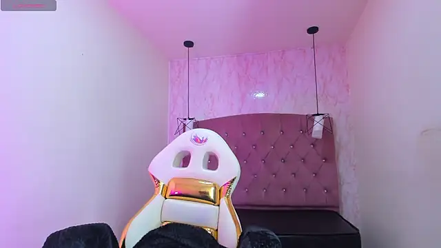 Snapshot of Iris__77 chatting on November 2025 11:54:01 AM Iris 77 online show from November 2025 11:54:01 AM