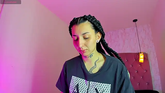 Snapshot of Iris__77 chatting on November 2025 01:33:01 PM Iris 77 online show from November 2025 01:33:01 PM