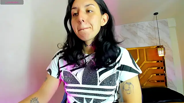 Snapshot of Iris__77 chatting on November 2025 02:26:01 AM Iris 77 online show from November 2025 02:26:01 AM