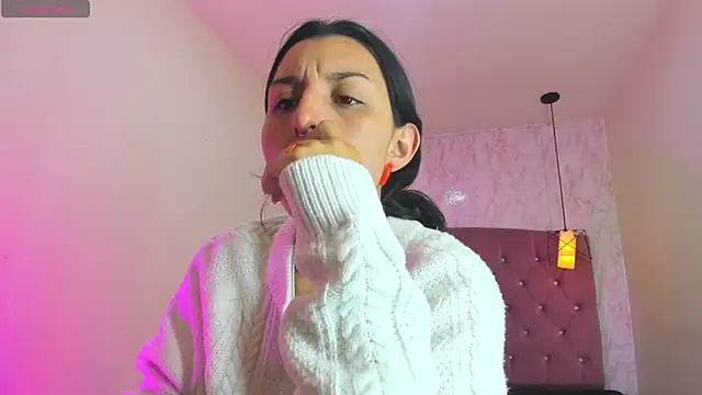 Snapshot of Iris__77 chatting on November 2025 06:01:02 PM Iris 77 online show from November 2025 06:01:02 PM