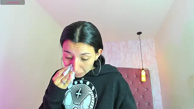 Snapshot of Iris__77 chatting on November 2025 06:34:01 PM Iris 77 online show from November 2025 06:34:01 PM