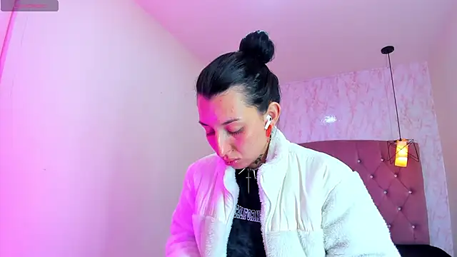 Snapshot of Iris__77 chatting on November 2025 11:47:01 AM Iris 77 online show from November 2025 11:47:01 AM