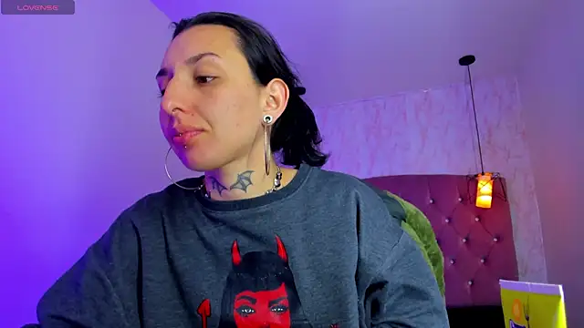 Snapshot of Iris__77 chatting on November 2025 11:31:01 AM Iris 77 online show from November 2025 11:31:01 AM