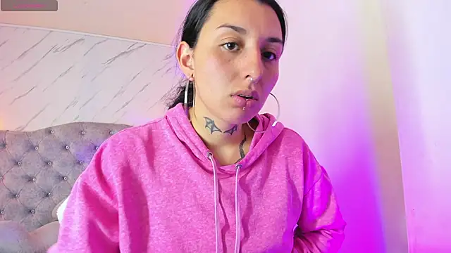 Snapshot of Iris__77 chatting on November 2025 04:32:02 PM Iris 77 online show from November 2025 04:32:02 PM