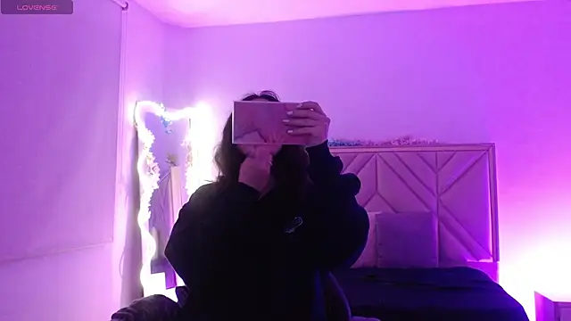 Ixchel tay online show from November 2025 03:33:02 AM