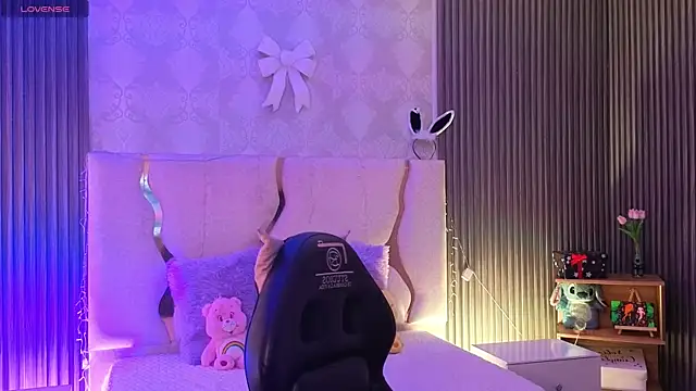 Ixchel tay online show from April 2026 04:08:01 AM