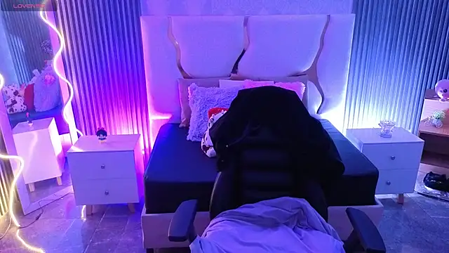 Ixchel tay online show from April 2026 03:23:01 AM