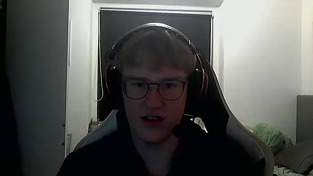 Snapshot of 6foot7michael chatting on September 2025 11:11:01 PM 6foot7michael online show from September 2025 11:11:01 PM