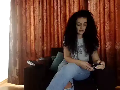 JadeLure online show from October 2025 12:04:01 PM