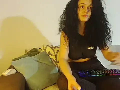 JadeLure online show from October 2025 05:49:01 PM