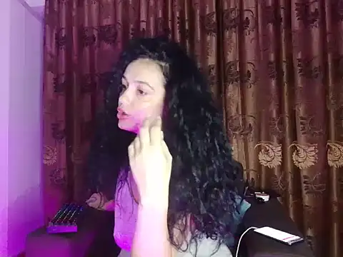 JadeLure online show from October 2025 05:57:02 PM