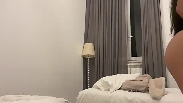 Snapshot of realrockybee1 chatting on October 2025 10:43:02 PM realrockybee1 online show from October 2025 10:43:02 PM