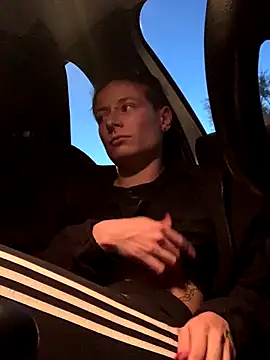 GoldenPussy1329 online show from November 2025 05:18:01 PM