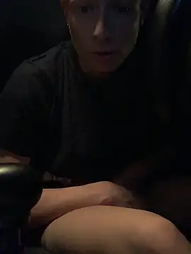 GoldenPussy1329 online show from November 2025 10:02:02 PM