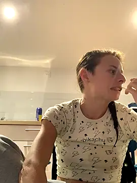 GoldenPussy1329 online show from October 2025 08:16:01 PM