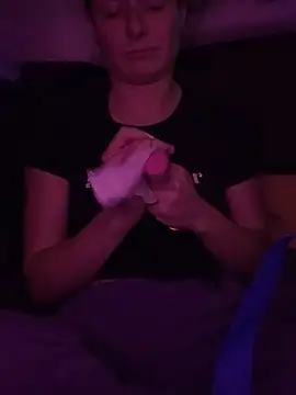 GoldenPussy1329 online show from December 2025 10:25:01 PM