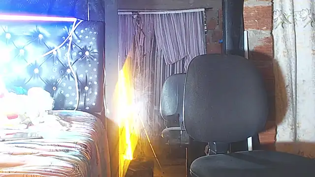 Snapshot of taylor_hot85 chatting on November 2025 11:31:02 PM taylor hot85 online show from November 2025 11:31:02 PM