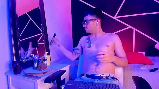 VynnyBlacke  online show from November 2025 08:18:02 PM