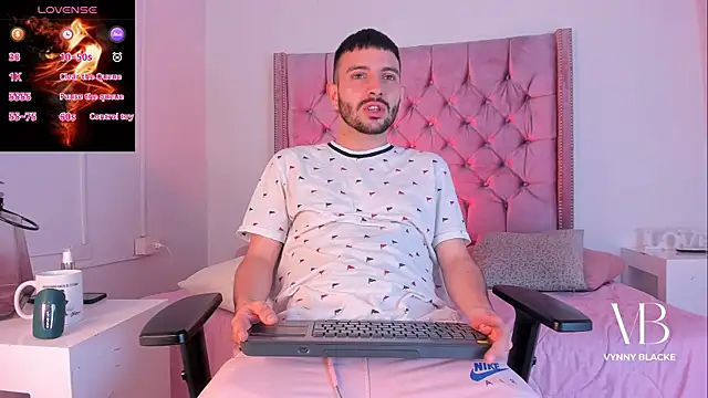 VynnyBlacke  online show from November 2025 09:18:01 PM