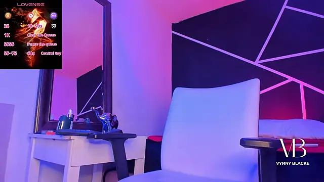 VynnyBlacke  online show from October 2025 08:08:02 PM