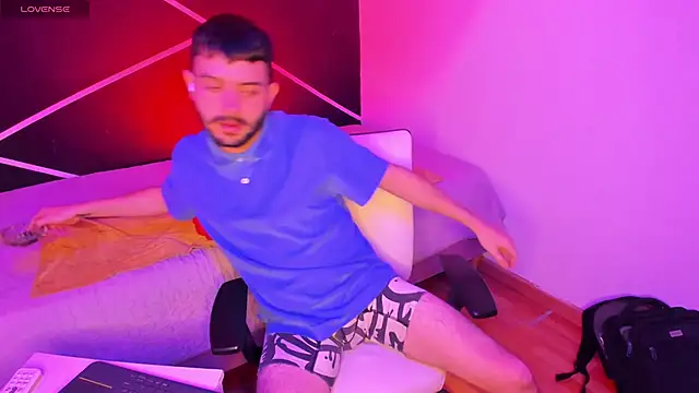 VynnyBlacke  online show from December 2025 09:28:02 PM