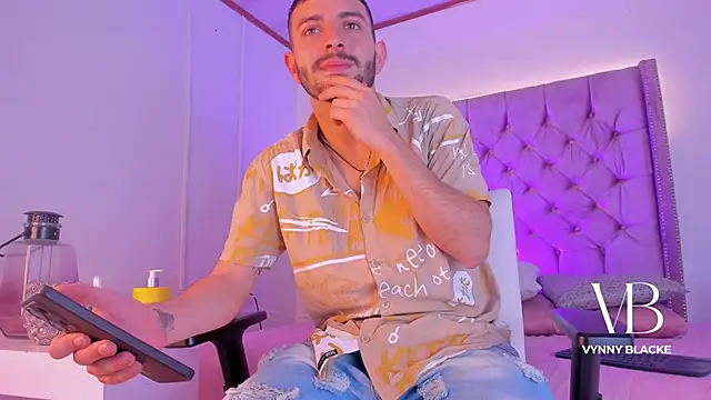 VynnyBlacke  online show from November 2025 08:34:01 PM