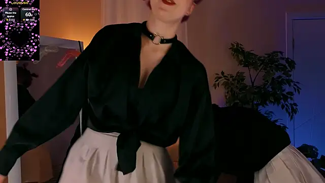 luna son online show from October 2025 09:48:02 PM