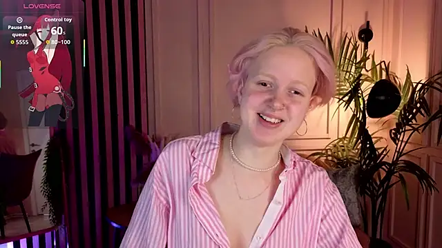 luna son online show from November 2025 10:02:02 PM